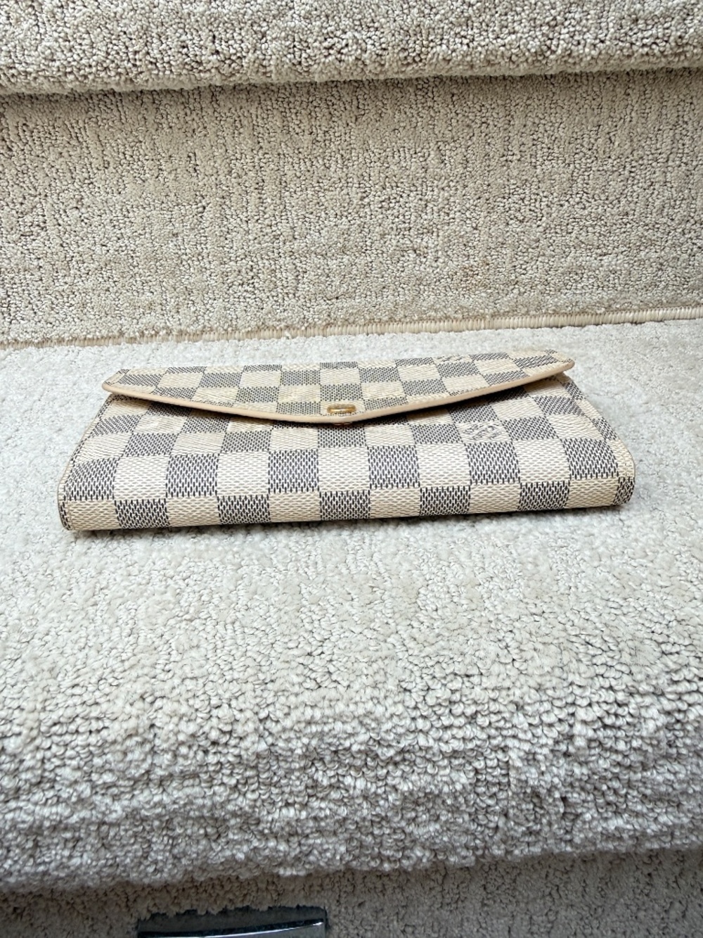 Louis Vuitton Sarah Wallet in Damier Azur - Picture 5 of 9